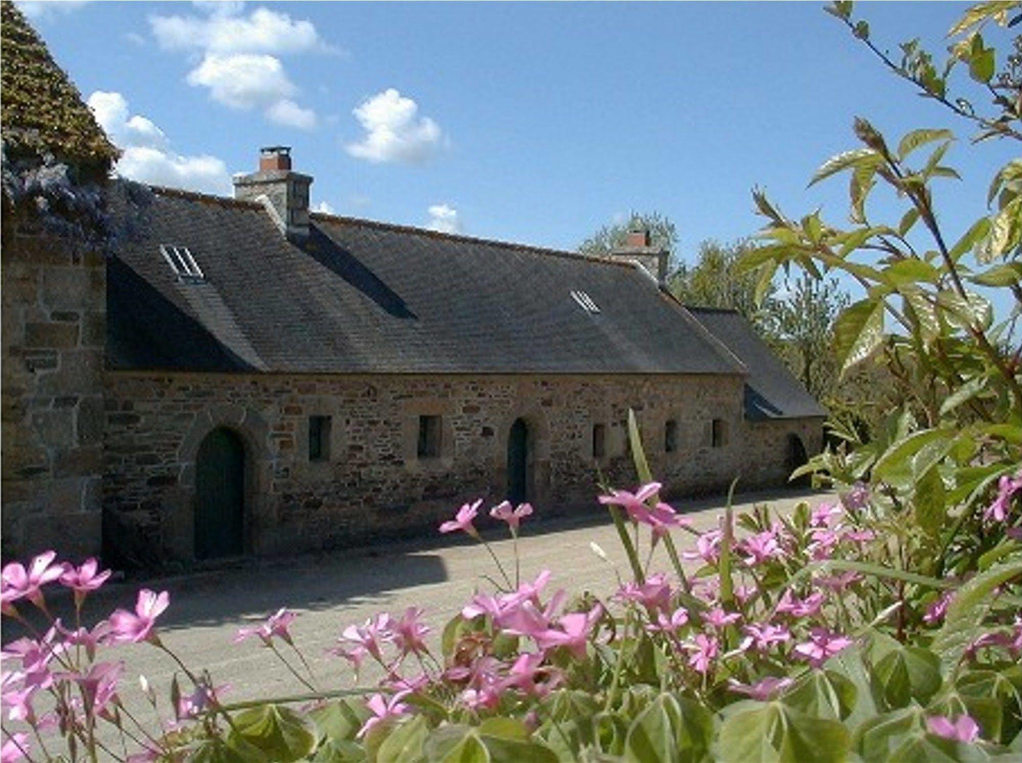 Domaine Le Puits De Jeanne Hotel Plouégat-Moysan Exterior photo